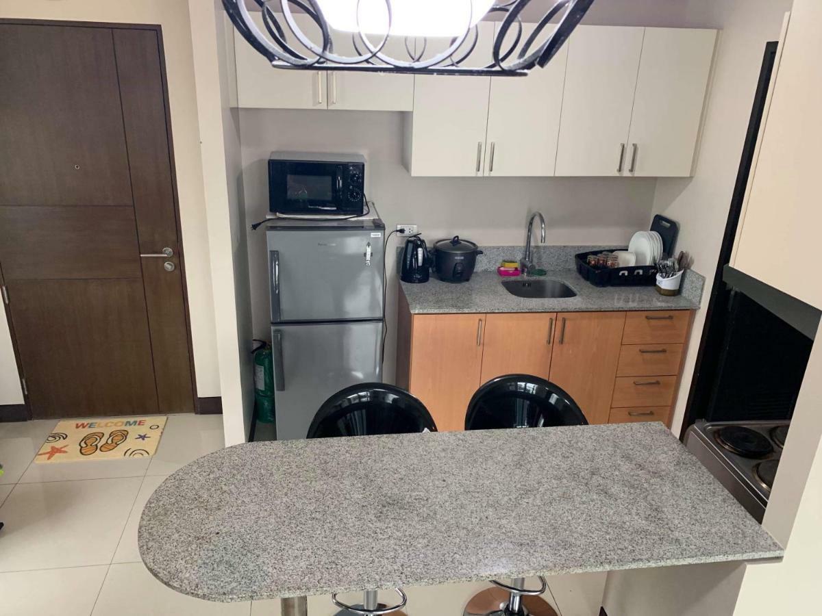 Cubao Manhattanheights Unit 11A Tower B, 2Br Manila Bagian luar foto